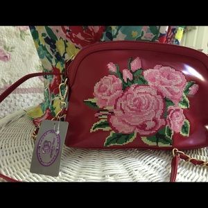 Sharif 1827 NWT embroidered bag is a show stopper!